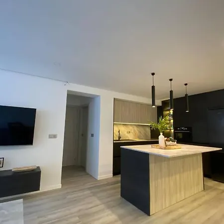 Precioso A Estrenar En Centro De Nerja